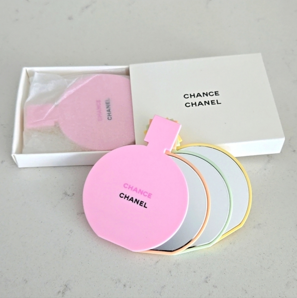 New in box never used CHANEL mirror Chance never used New in box never opened.